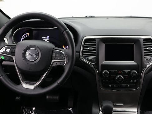 Used 2019 Jeep Grand Cherokee Laredo RWD image 35