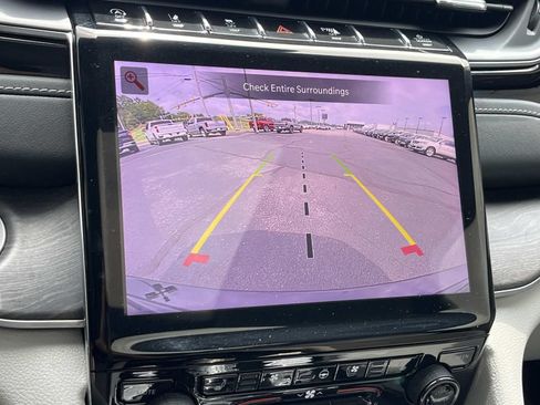 Used 2023 Jeep Grand Cherokee Overland AWD/4WD image 35