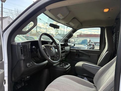 Used 2017 Chevrolet Express 2500 image 18