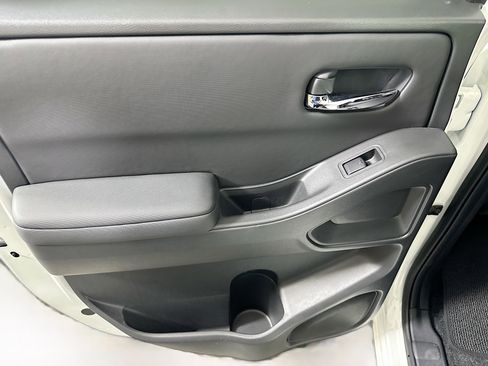 Used 2024 Nissan Frontier SV w/ SV Convenience Package image 24