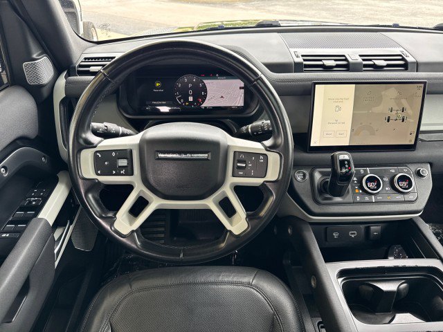 Used 2023 Land Rover Defender 130 SE AWD/4WD image 9
