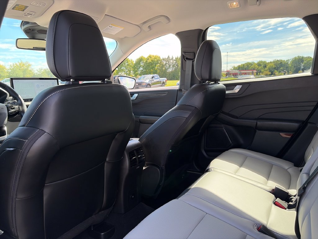 Used 2023 Ford Escape Platinum AWD/4WD image 30