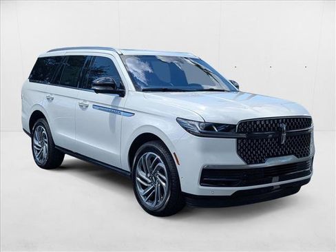 New 2025 Lincoln Navigator Reserve image 6