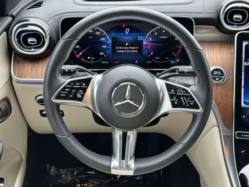 Used 2023 Mercedes-Benz GLC 300 4MATIC image 12