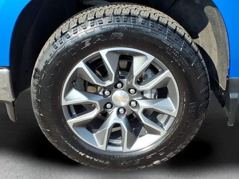 Used 2025 Chevrolet Silverado 1500 LT AWD/4WD image 9