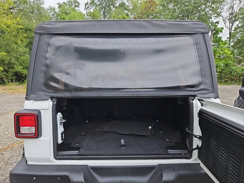 Used 2018 Jeep Wrangler Unlimited Sport image 18