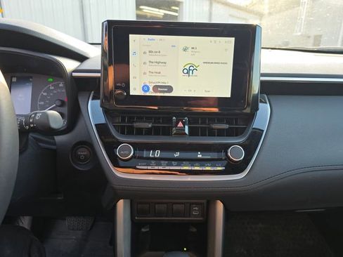 Used 2025 Toyota Corolla Cross AWD Hybrid w/ Moonroof Package image 12