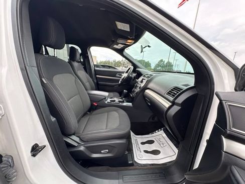 Used 2018 Ford Explorer XLT FWD image 20