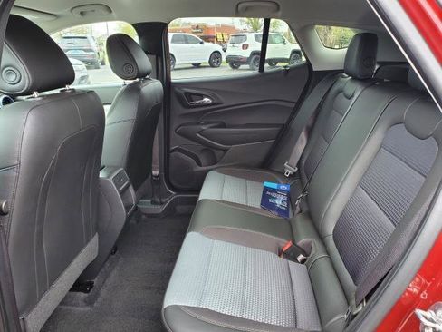Used 2025 Chevrolet Trax LT FWD image 24