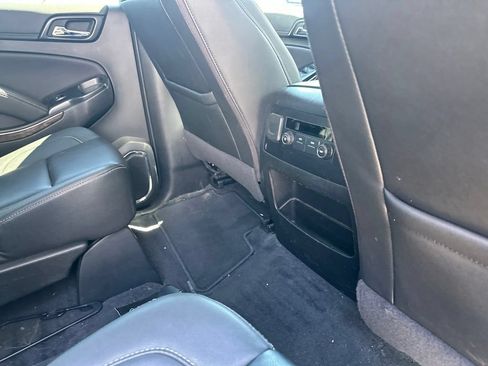 Used 2020 Chevrolet Suburban LT AWD/4WD image 40