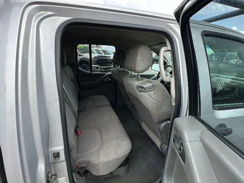 Used 2008 Nissan Frontier SE w/ Tow Hitch Pkg image 12