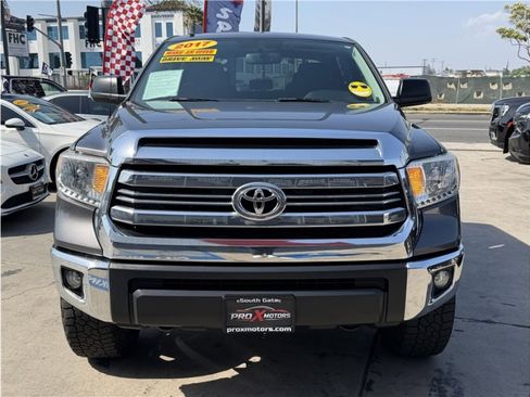 Used 2017 Toyota Tundra SR5 w/ SR5 Upgrade Package AWD/4WD image 2