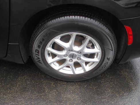 Used 2023 Chrysler Pacifica Touring-L FWD image 40