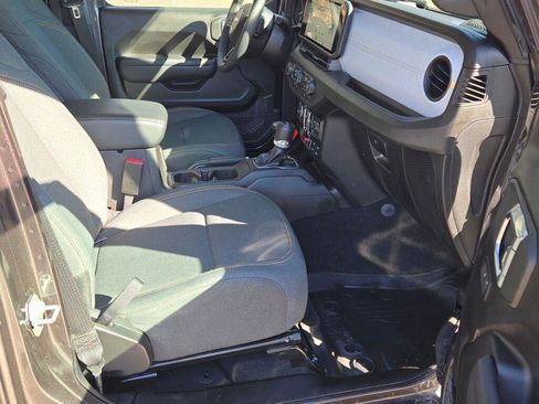 Used 2025 Jeep Wrangler Willys image 4
