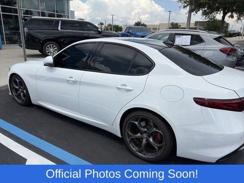 Used 2017 Alfa Romeo Giulia Ti w/ TI 19" Sport Package RWD image 4