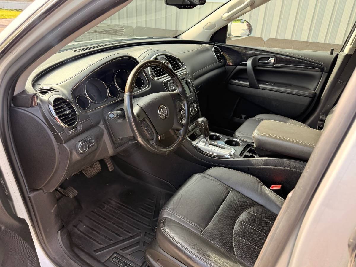 Used 2017 Buick Enclave Leather AWD/4WD image 8