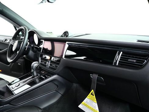 Used 2026 Porsche Macan AWD/4WD image 26