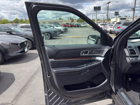 Used 2018 Ford Explorer Limited AWD/4WD image 11