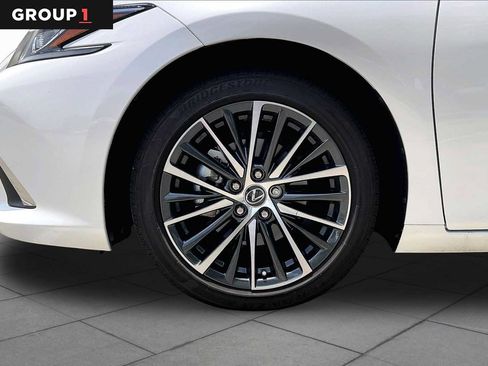 Used 2025 Lexus ES 350 w/ Premium Package FWD image 9