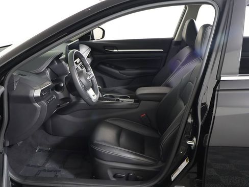 Used 2024 Nissan Altima 2.5 SL FWD image 27