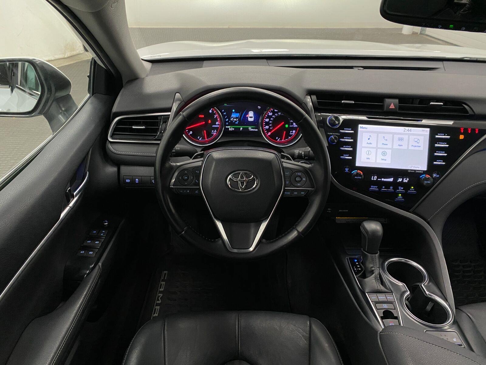 Used 2019 Toyota Camry XSE FWD image 13