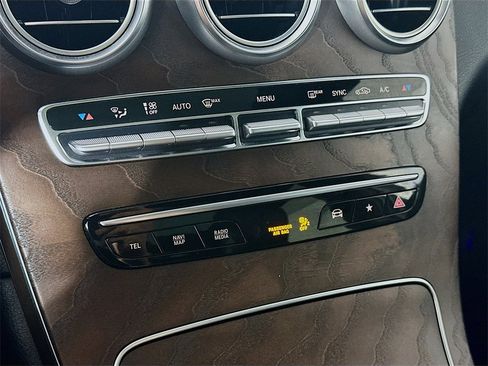 Used 2021 Mercedes-Benz GLC 300 GLC 300 w/ Premium Package image 18