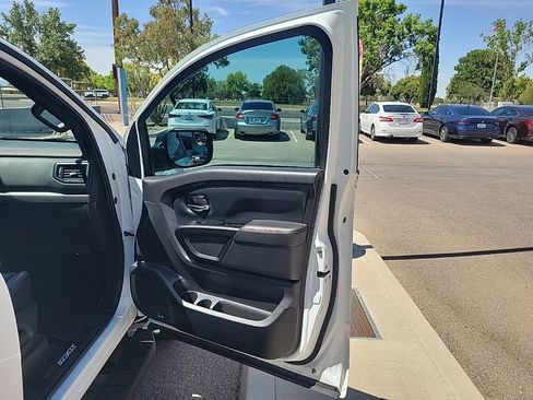Used 2024 Nissan Titan PRO-4X w/ Pro-4x Convenience Package AWD/4WD image 17