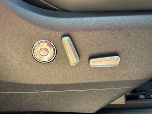 New 2025 Lincoln Navigator L Reserve w/ Jet Appearance Package image 16