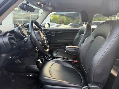 Used 2018 MINI Cooper 2-Door Hardtop image 9