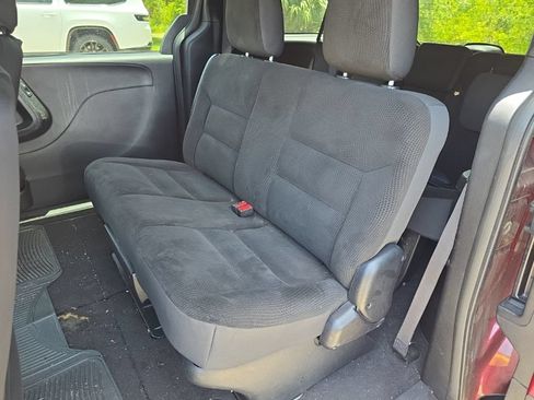 Used 2019 Dodge Grand Caravan SE FWD image 6