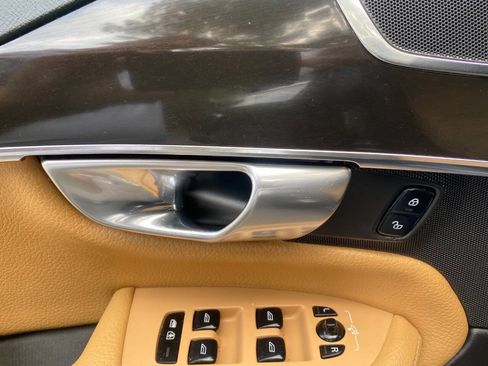 Used 2018 Volvo XC90 T6 Momentum w/ Convenience Package AWD/4WD image 16