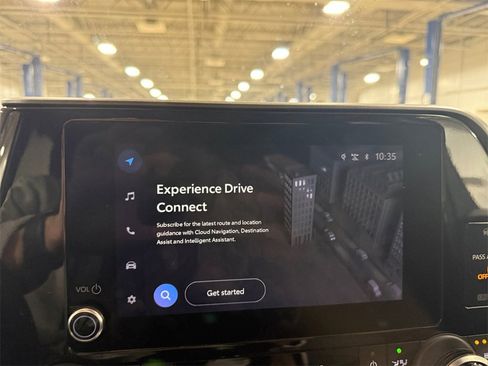 Used 2023 Toyota Highlander XLE image 19