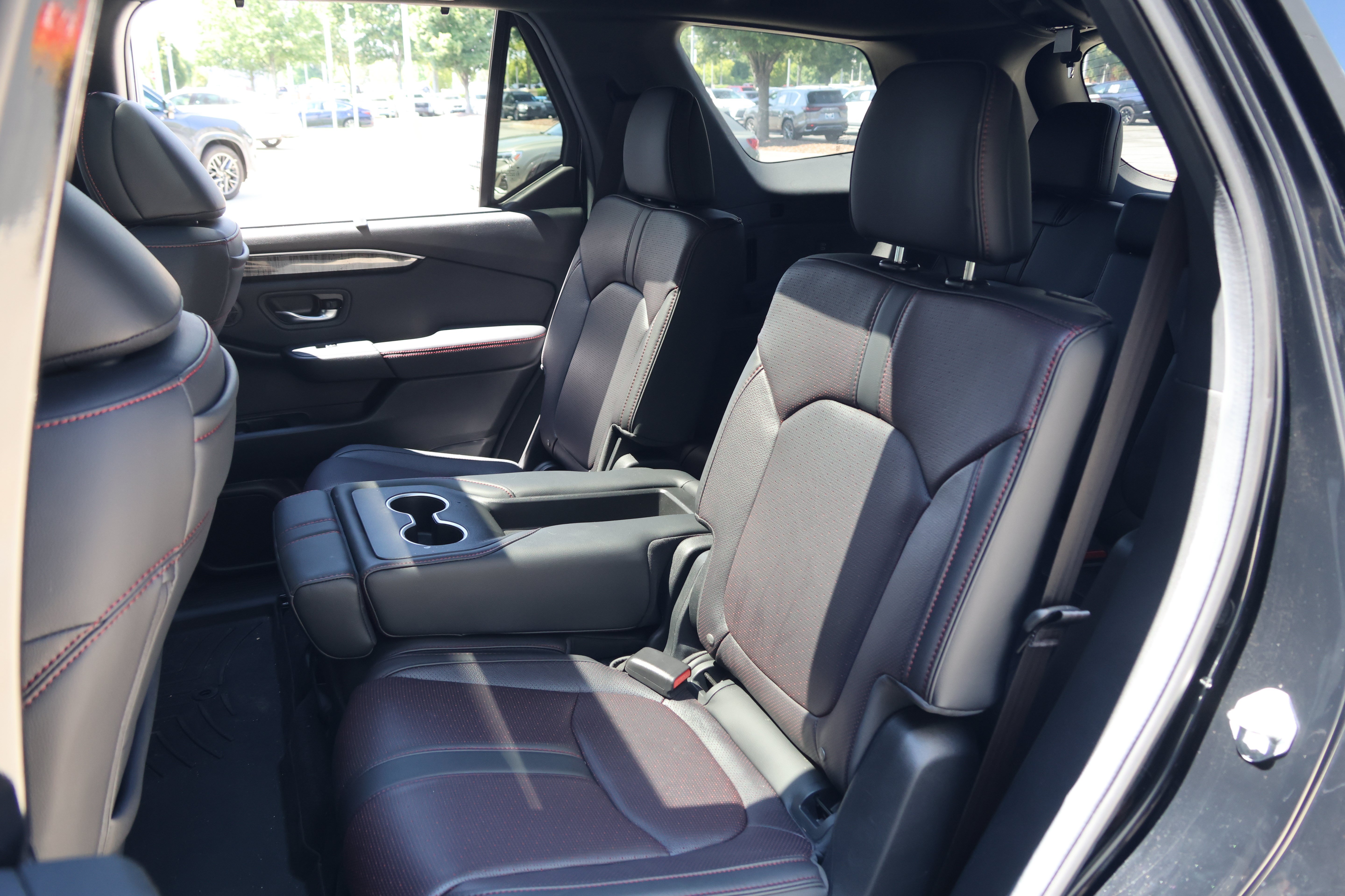 Used 2025 Honda Pilot Black Edition image 36