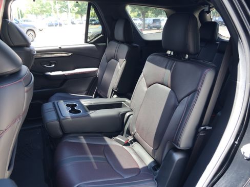 Used 2025 Honda Pilot Black Edition image 36