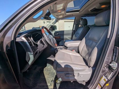 Used 2020 Toyota Sequoia Platinum AWD/4WD image 19