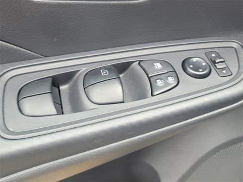 Used 2023 Nissan Versa SV image 8