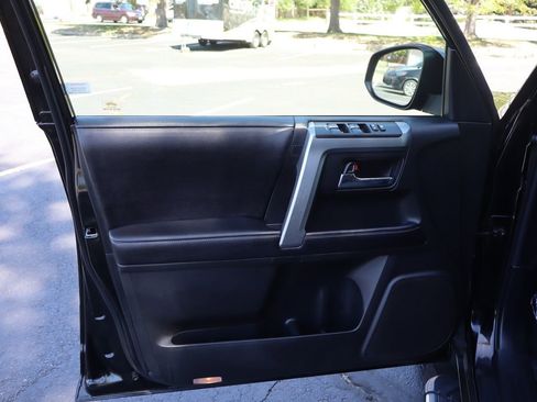 Used 2018 Toyota 4Runner SR5 Premium AWD/4WD image 25