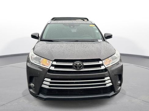 Used 2017 Toyota Highlander XLE AWD/4WD image 3