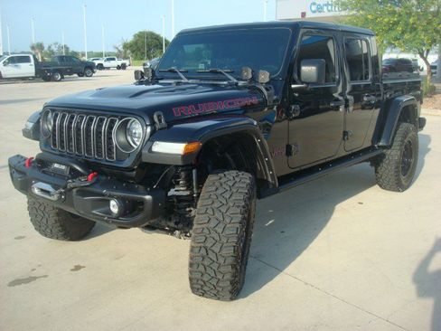 Used 2023 Jeep Gladiator Rubicon w/ LED Lighting Group AWD/4WD image 3