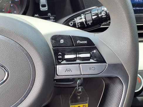 Used 2022 Hyundai Elantra SE FWD image 14