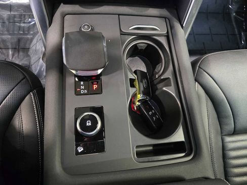 Used 2024 Land Rover Discovery Dynamic SE image 20