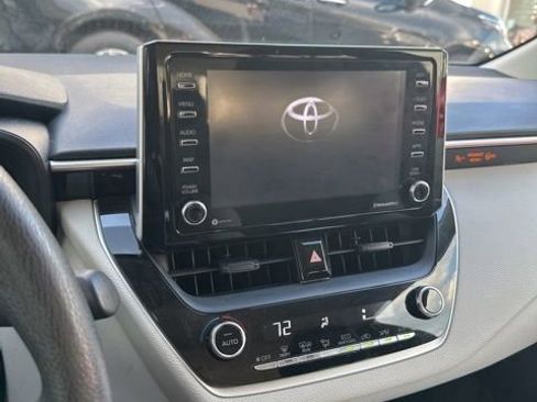 Used 2021 Toyota Corolla LE image 13