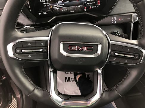 Used 2025 GMC Acadia Elevation image 4