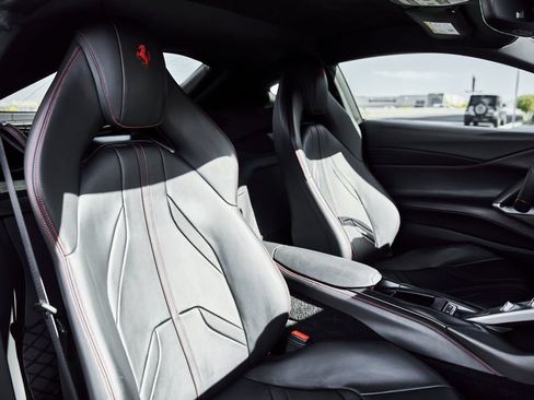 Used 2020 Ferrari 812 Superfast RWD image 41