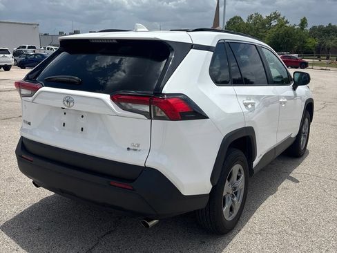 Used 2025 Toyota RAV4 LE AWD/4WD image 4