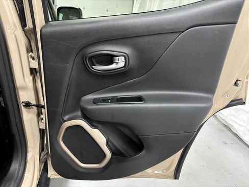 Used 2017 Jeep Renegade Trailhawk AWD/4WD image 45