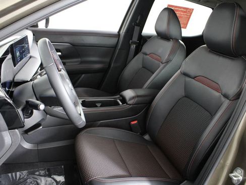 Certified 2025 Nissan Kicks SR image 19