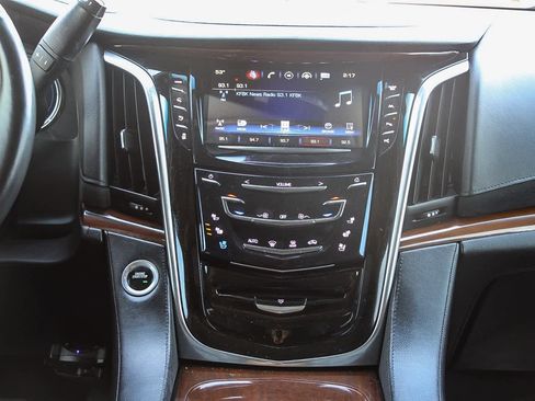 Used 2017 Cadillac Escalade ESV Premium Luxury image 11