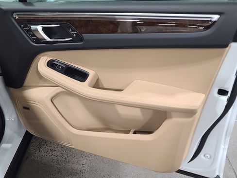 New 2026 Porsche Macan image 28