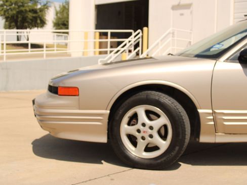 Used 1997 Oldsmobile Cutlass Supreme SL FWD image 26